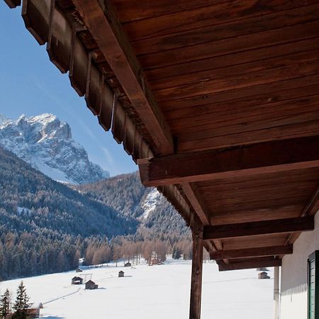 Hotel Strobl Sexten Ruang foto