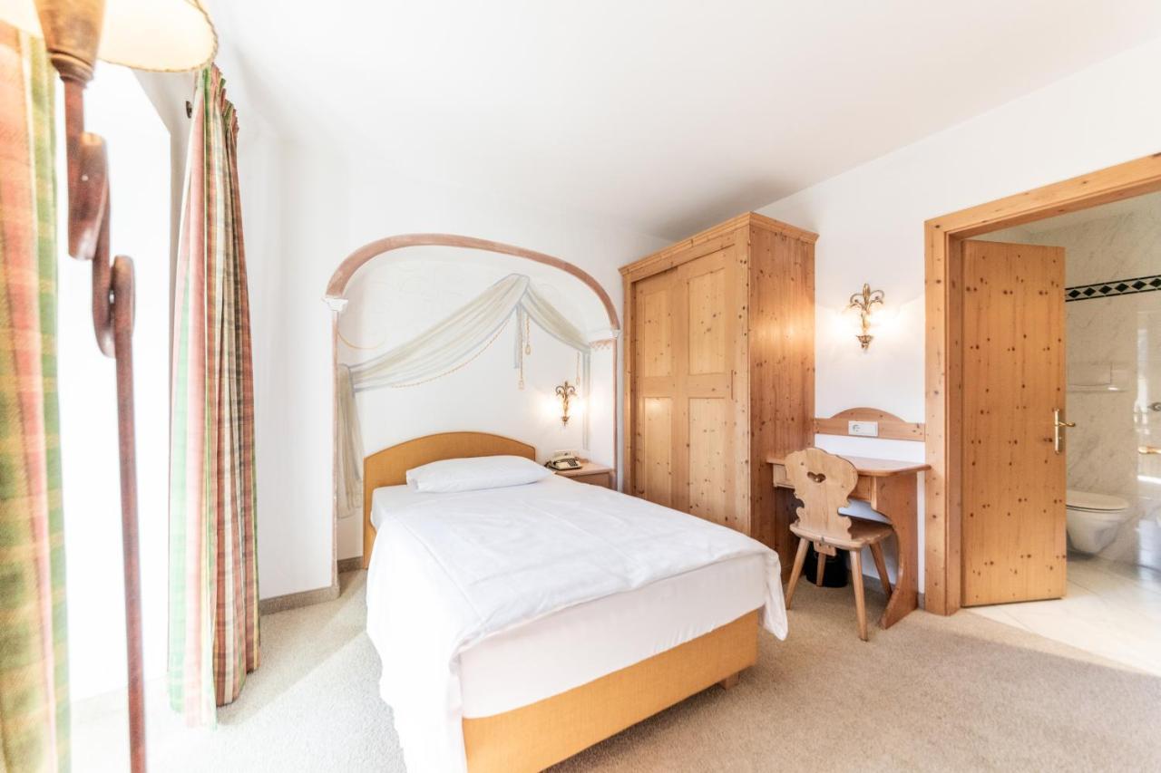 Hotel Strobl Sexten Bagian luar foto